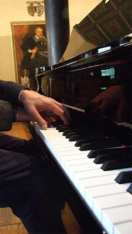am Piano