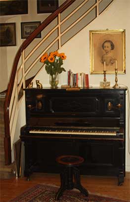 das alte Schiedmayer Klavier